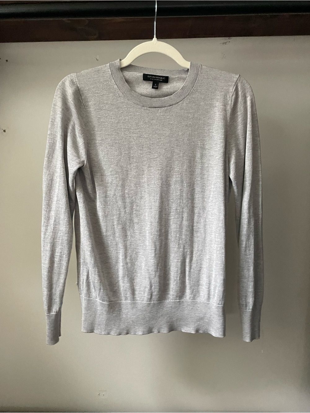 Banana Republic Cashmere Light Gray Crewneck Sweater